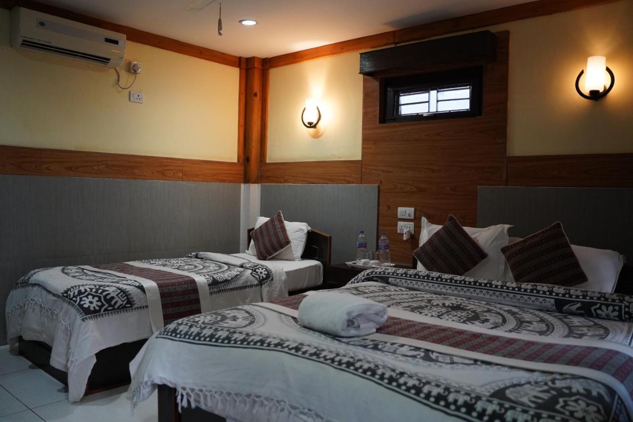 Chitwan Riverside Resort Sauraha Εξωτερικό φωτογραφία
