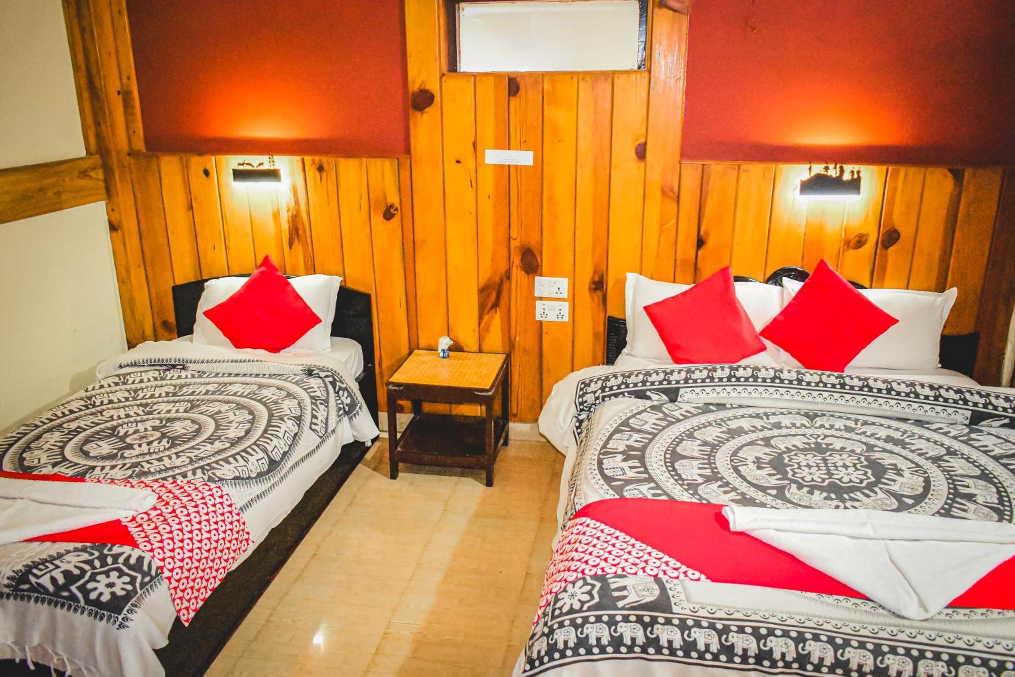 Chitwan Riverside Resort Sauraha Εξωτερικό φωτογραφία