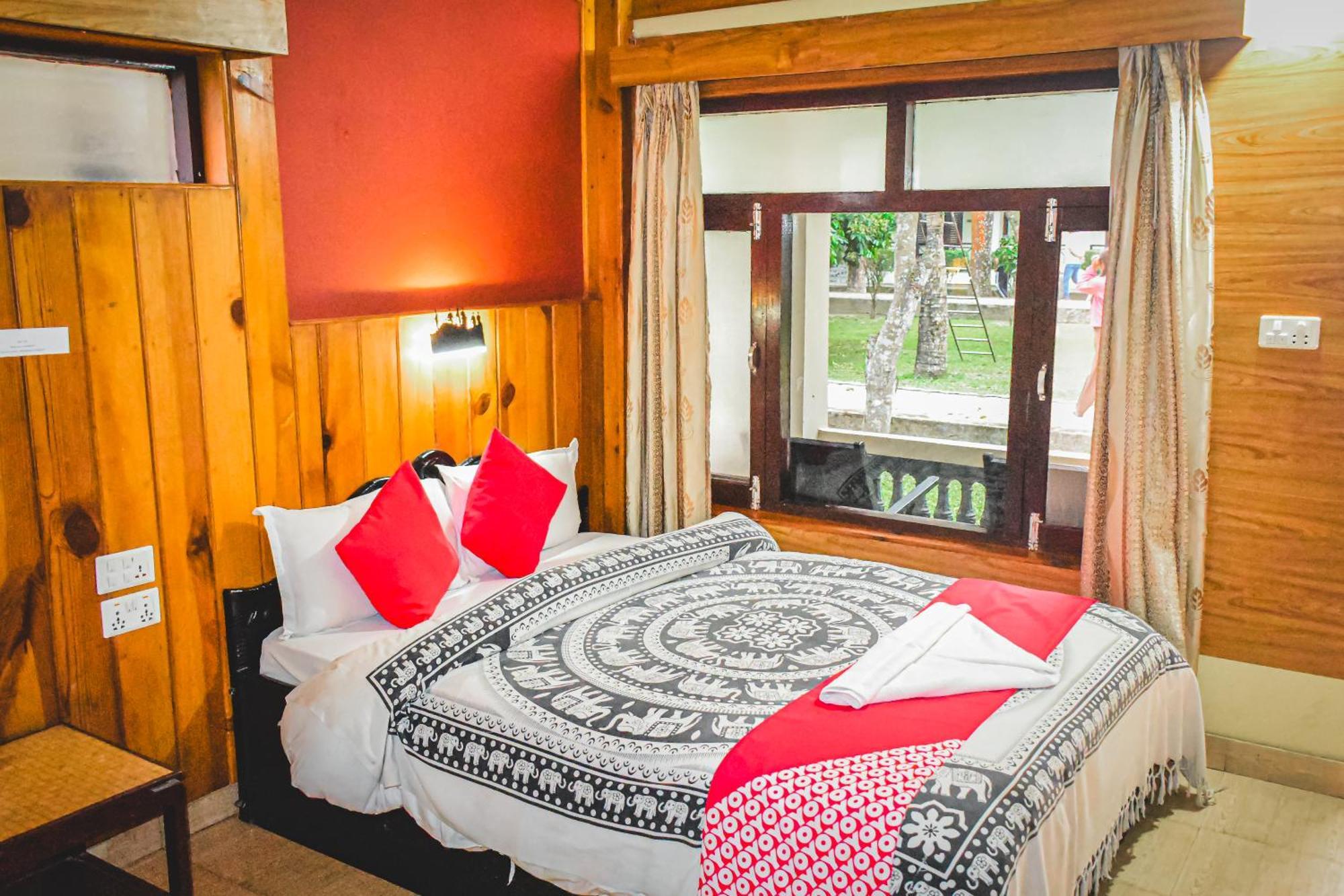 Chitwan Riverside Resort Sauraha Εξωτερικό φωτογραφία