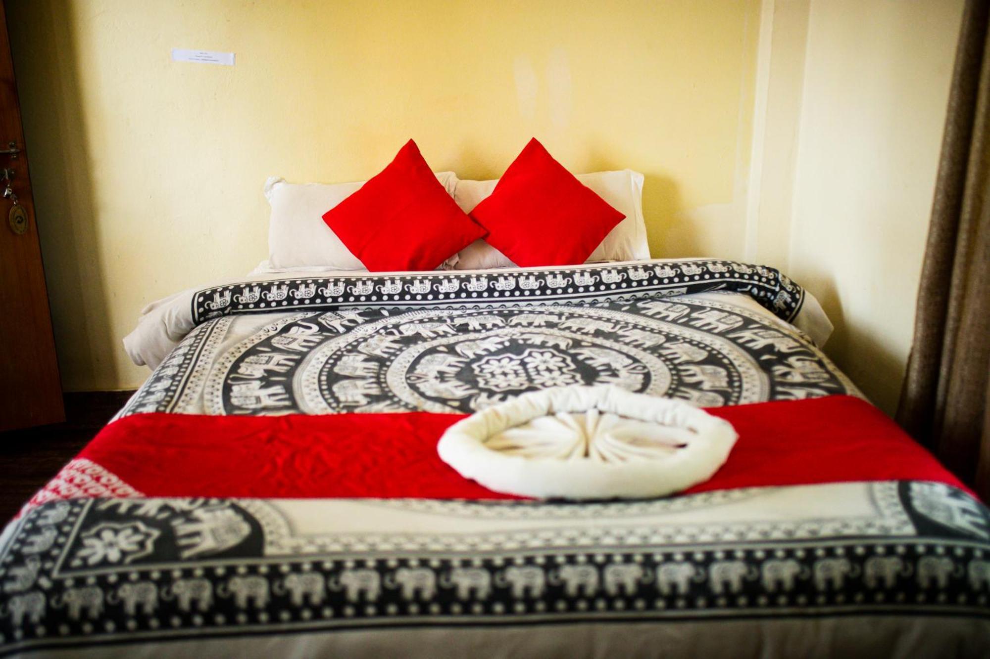Chitwan Riverside Resort Sauraha Εξωτερικό φωτογραφία