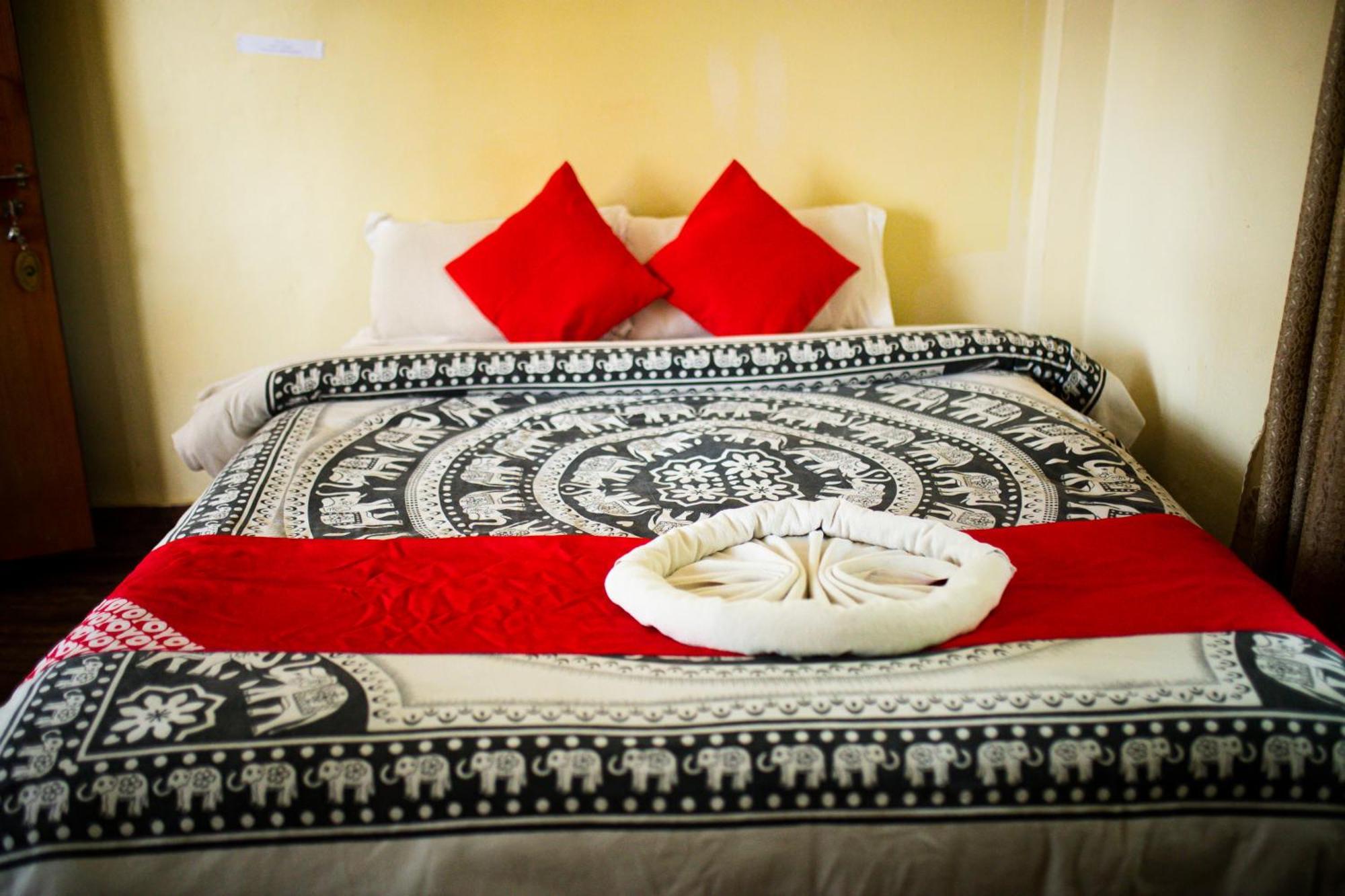 Chitwan Riverside Resort Sauraha Εξωτερικό φωτογραφία