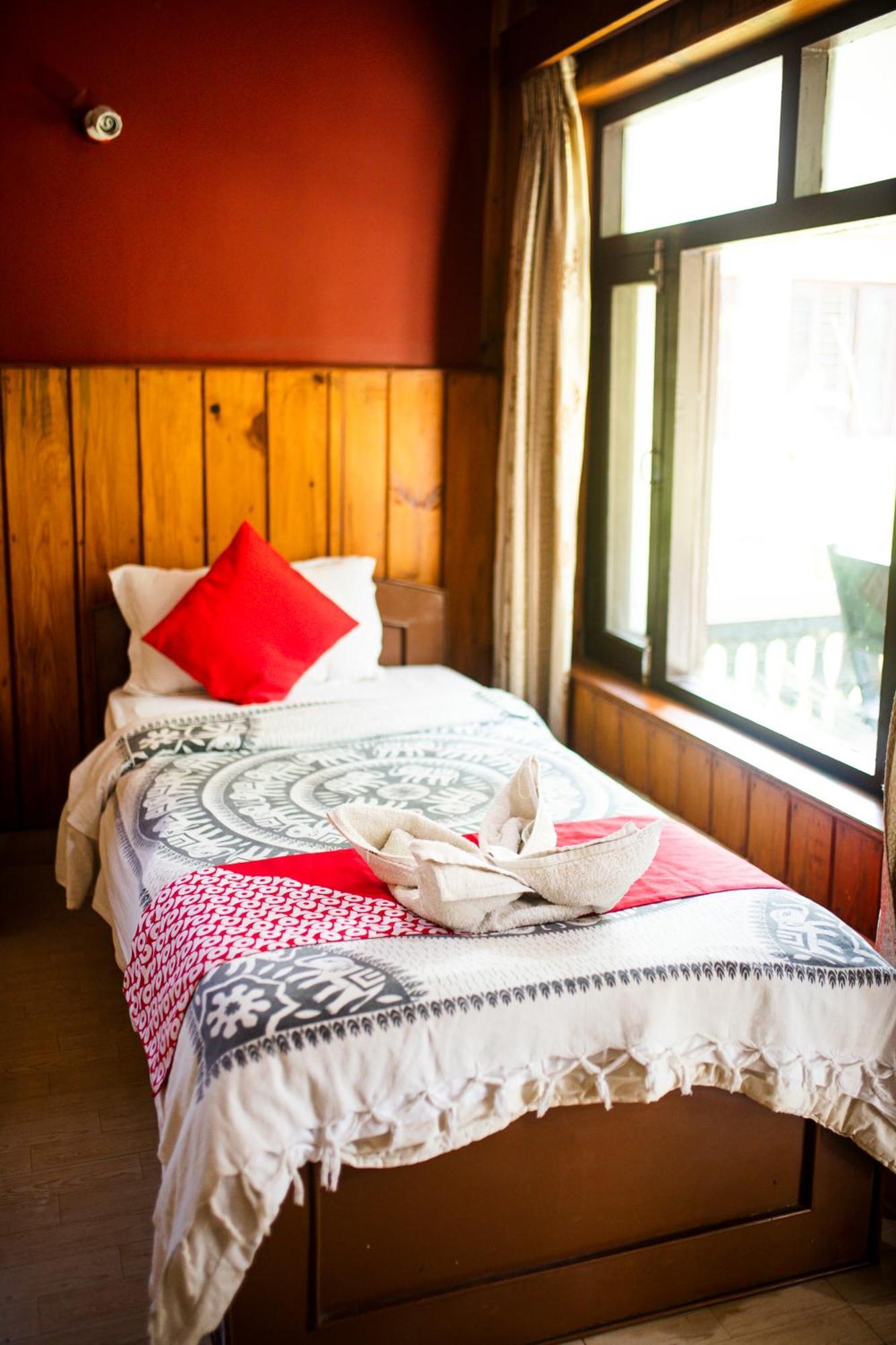 Chitwan Riverside Resort Sauraha Εξωτερικό φωτογραφία