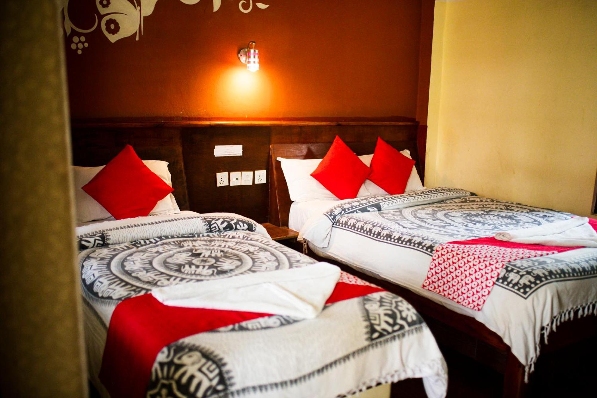 Chitwan Riverside Resort Sauraha Εξωτερικό φωτογραφία