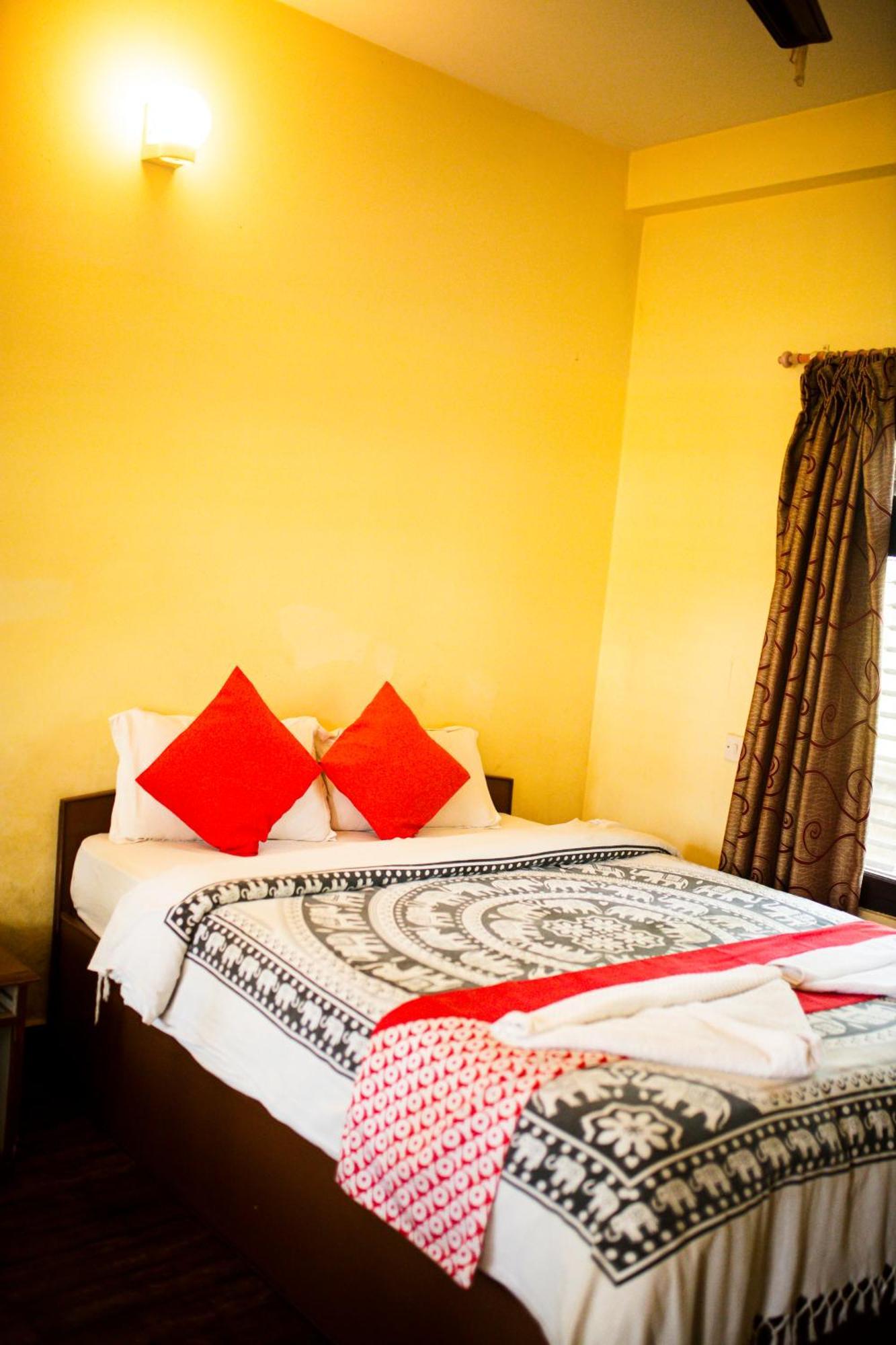 Chitwan Riverside Resort Sauraha Εξωτερικό φωτογραφία