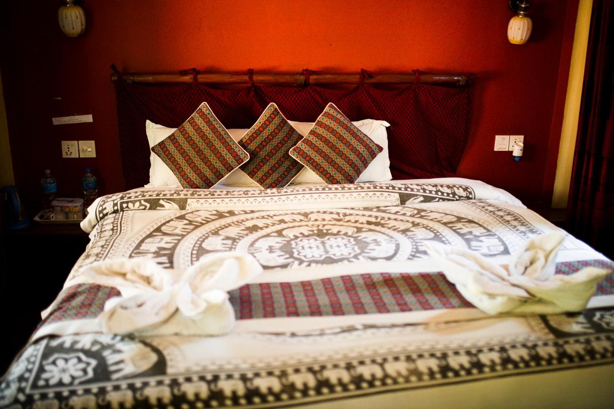 Chitwan Riverside Resort Sauraha Εξωτερικό φωτογραφία