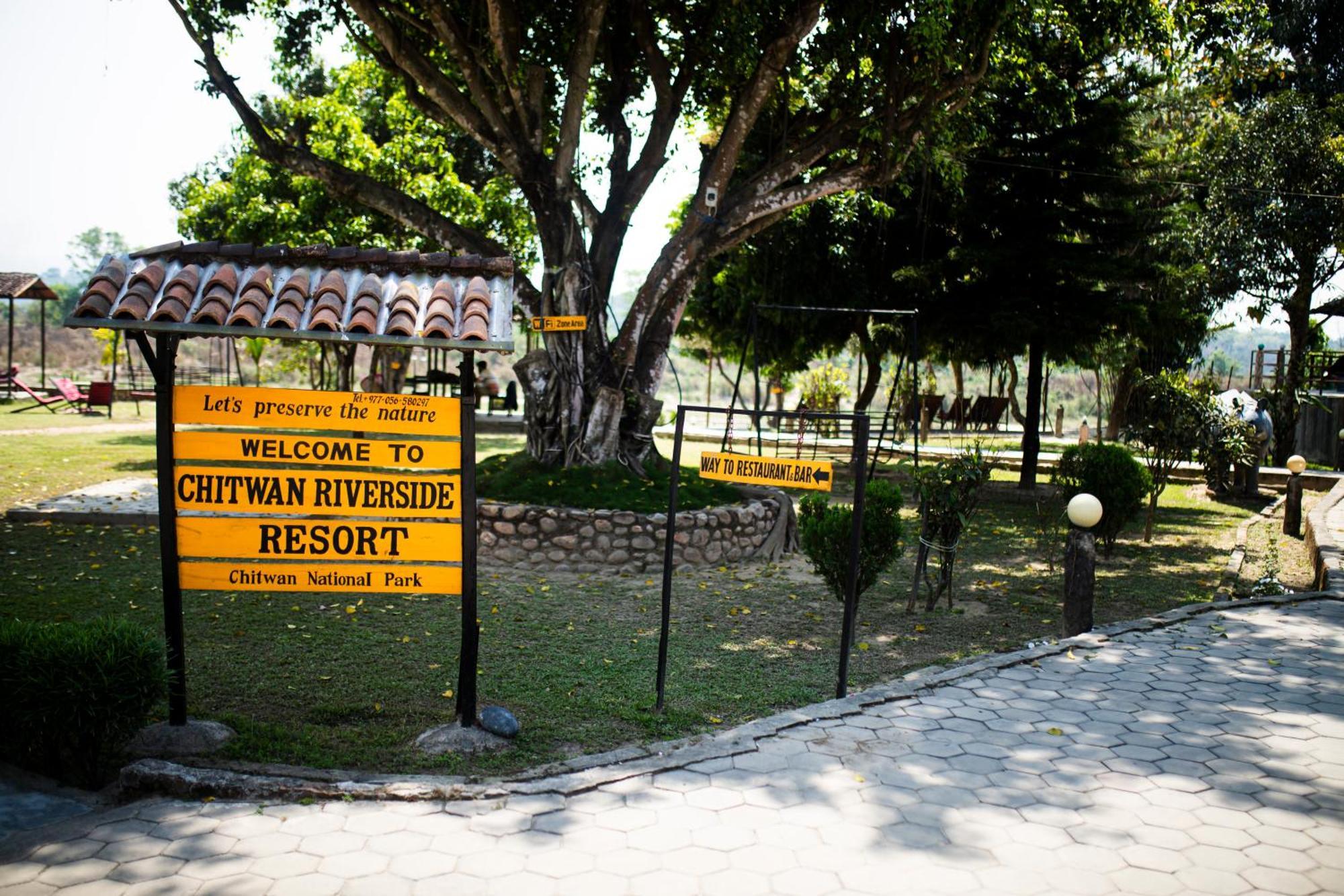 Chitwan Riverside Resort Sauraha Εξωτερικό φωτογραφία