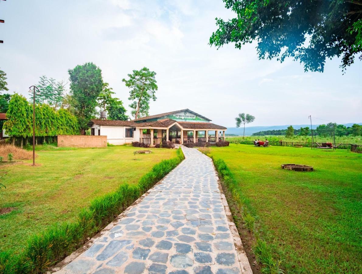 Chitwan Riverside Resort Sauraha Εξωτερικό φωτογραφία