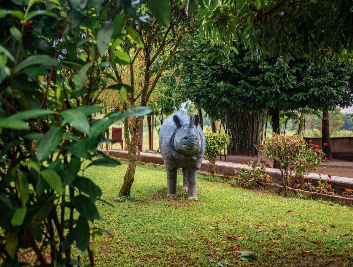 Chitwan Riverside Resort Sauraha Εξωτερικό φωτογραφία