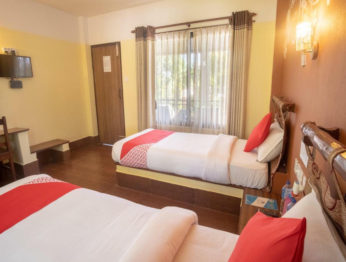 Chitwan Riverside Resort Sauraha Εξωτερικό φωτογραφία