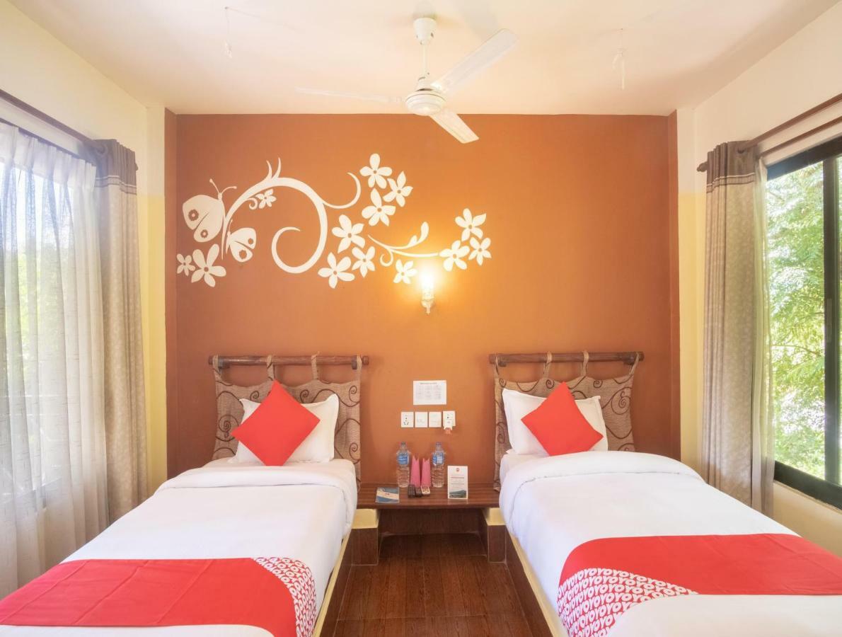 Chitwan Riverside Resort Sauraha Εξωτερικό φωτογραφία