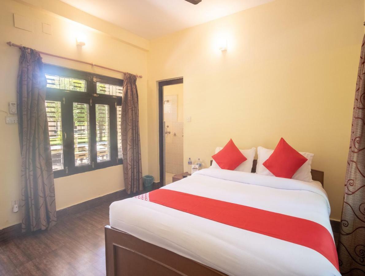 Chitwan Riverside Resort Sauraha Εξωτερικό φωτογραφία