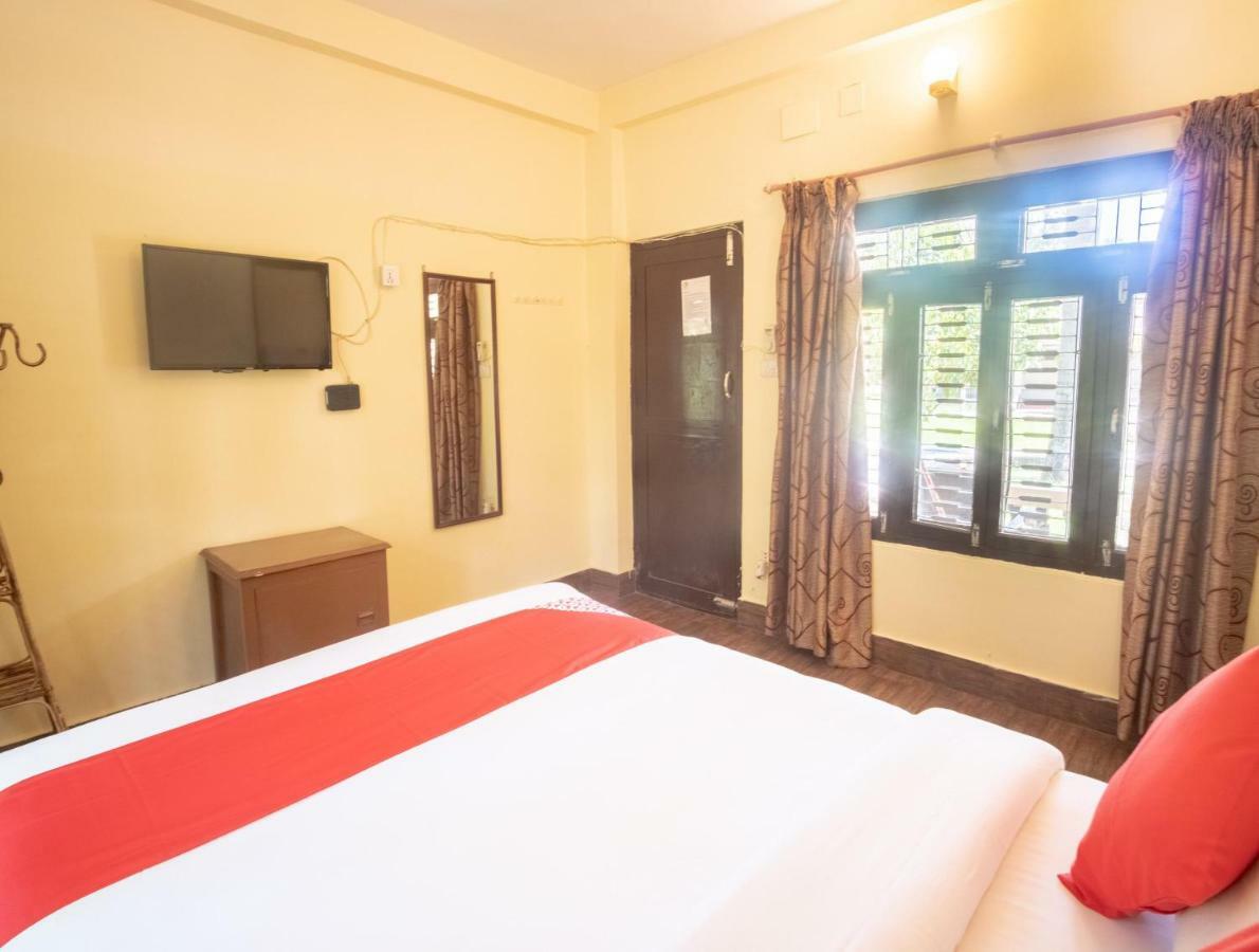 Chitwan Riverside Resort Sauraha Εξωτερικό φωτογραφία