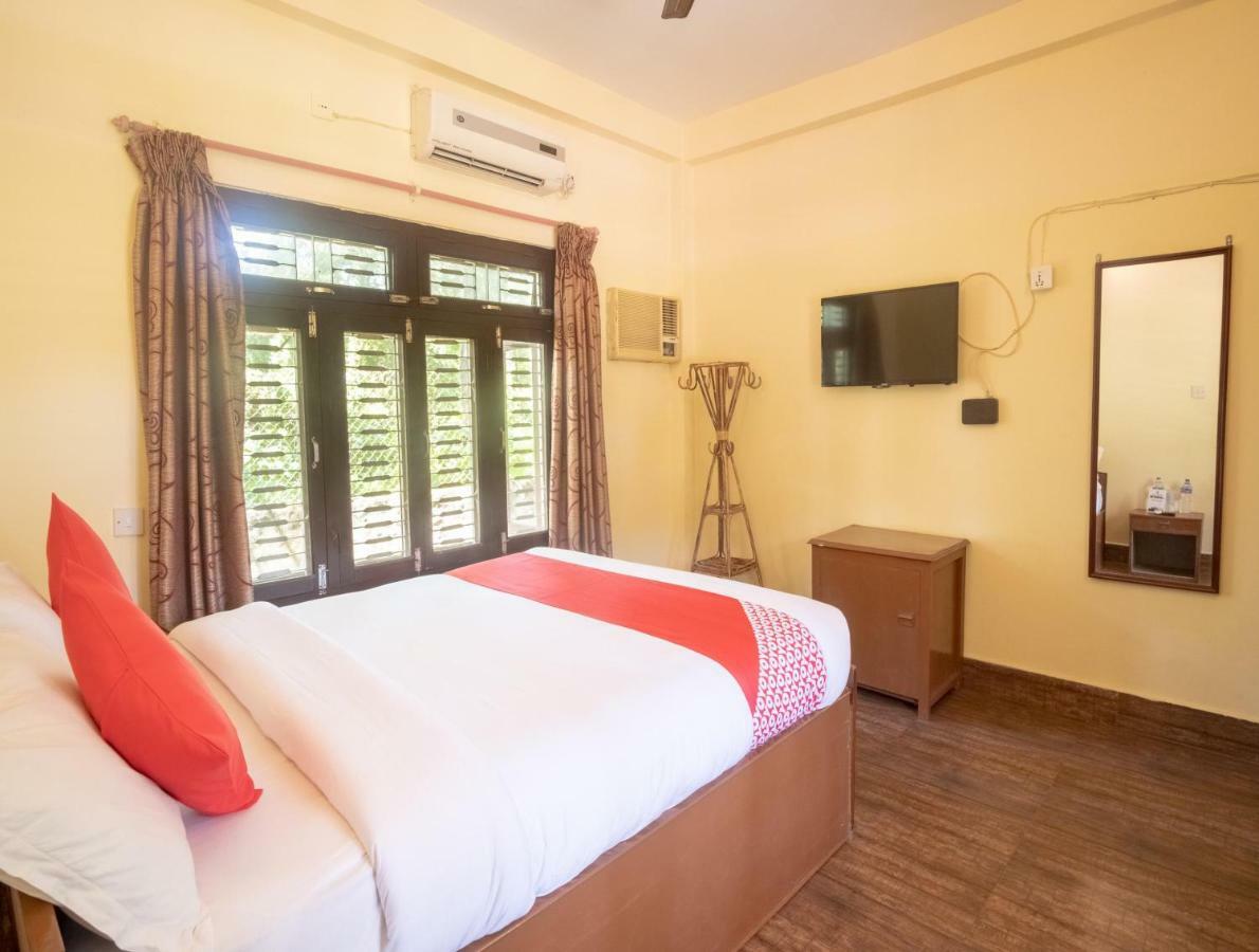 Chitwan Riverside Resort Sauraha Εξωτερικό φωτογραφία