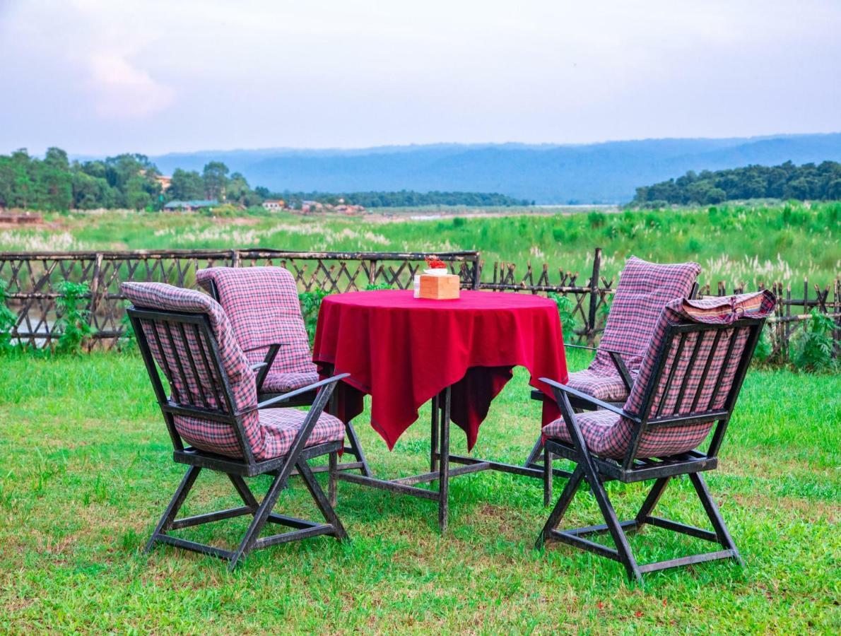 Chitwan Riverside Resort Sauraha Εξωτερικό φωτογραφία