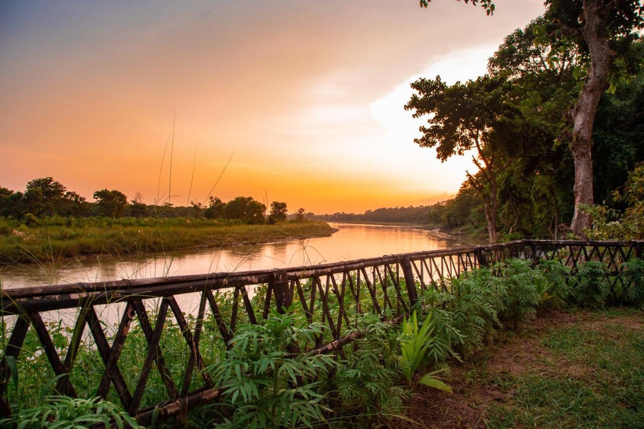 Chitwan Riverside Resort Sauraha Εξωτερικό φωτογραφία