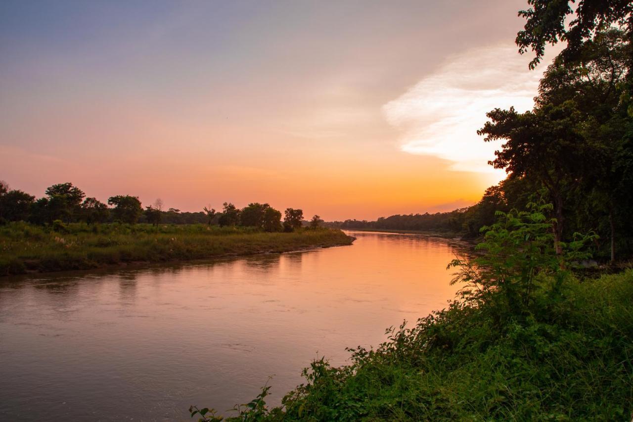 Chitwan Riverside Resort Sauraha Εξωτερικό φωτογραφία