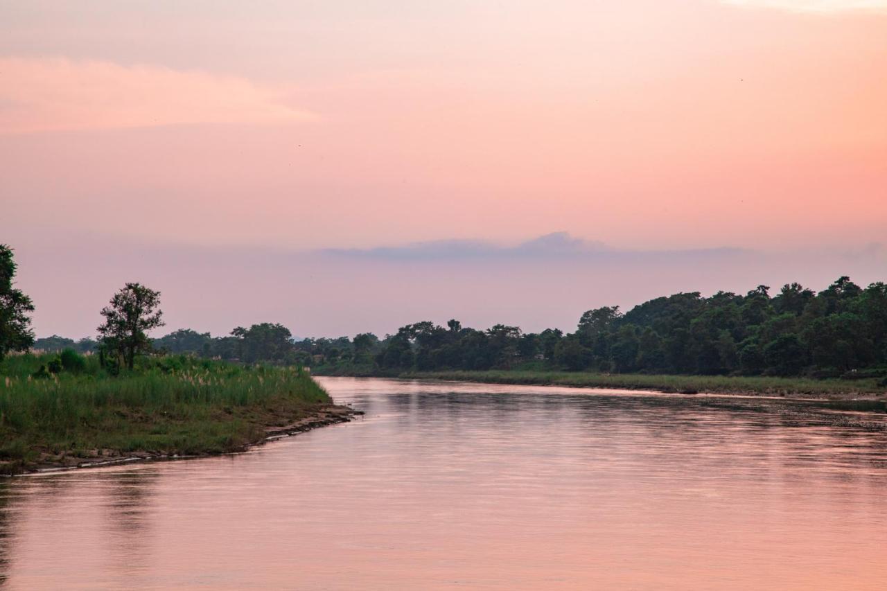 Chitwan Riverside Resort Sauraha Εξωτερικό φωτογραφία