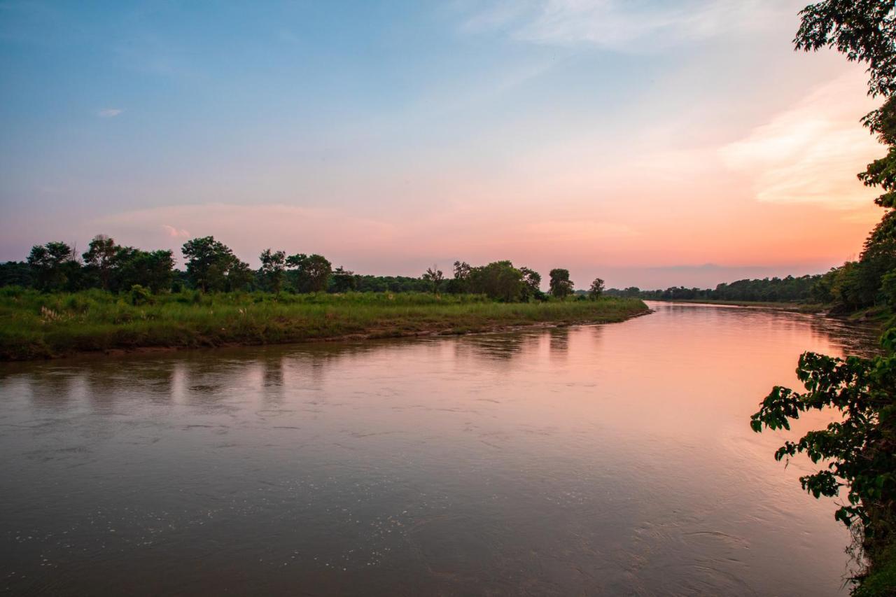 Chitwan Riverside Resort Sauraha Εξωτερικό φωτογραφία